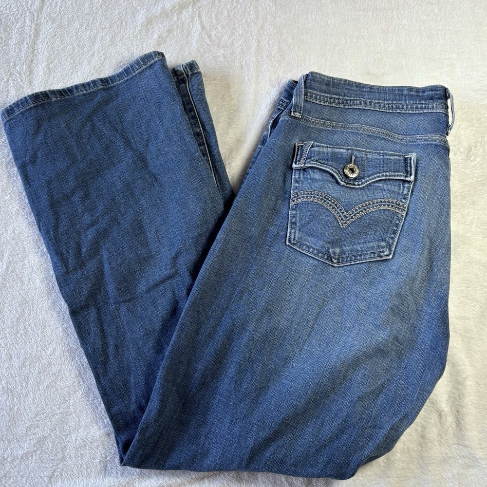 Levi's Women's Size 14 Curvy Boot Cut Medium Wash Wide Leg